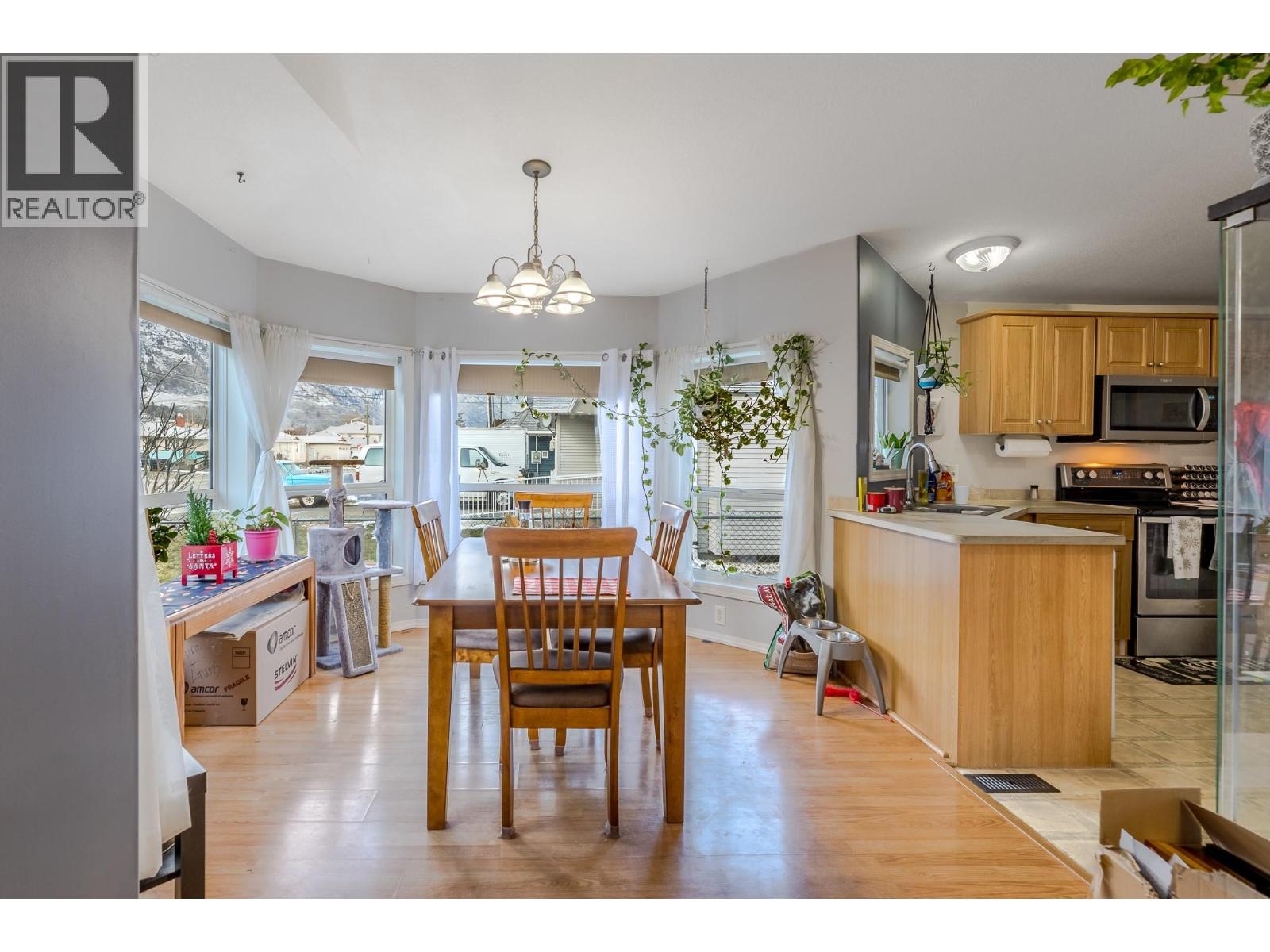 604 10th Avenue, Keremeos