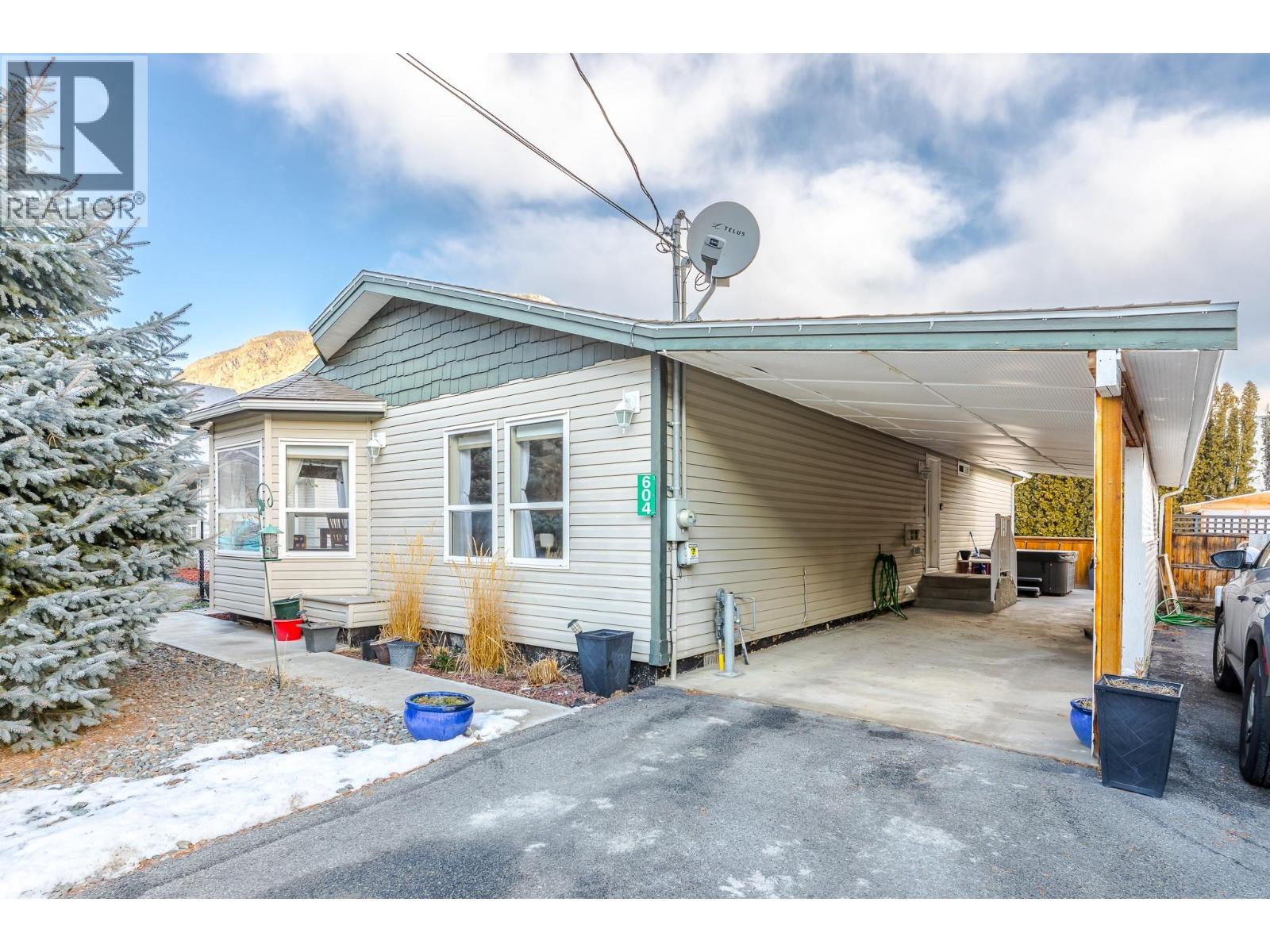 604 10th Avenue, Keremeos