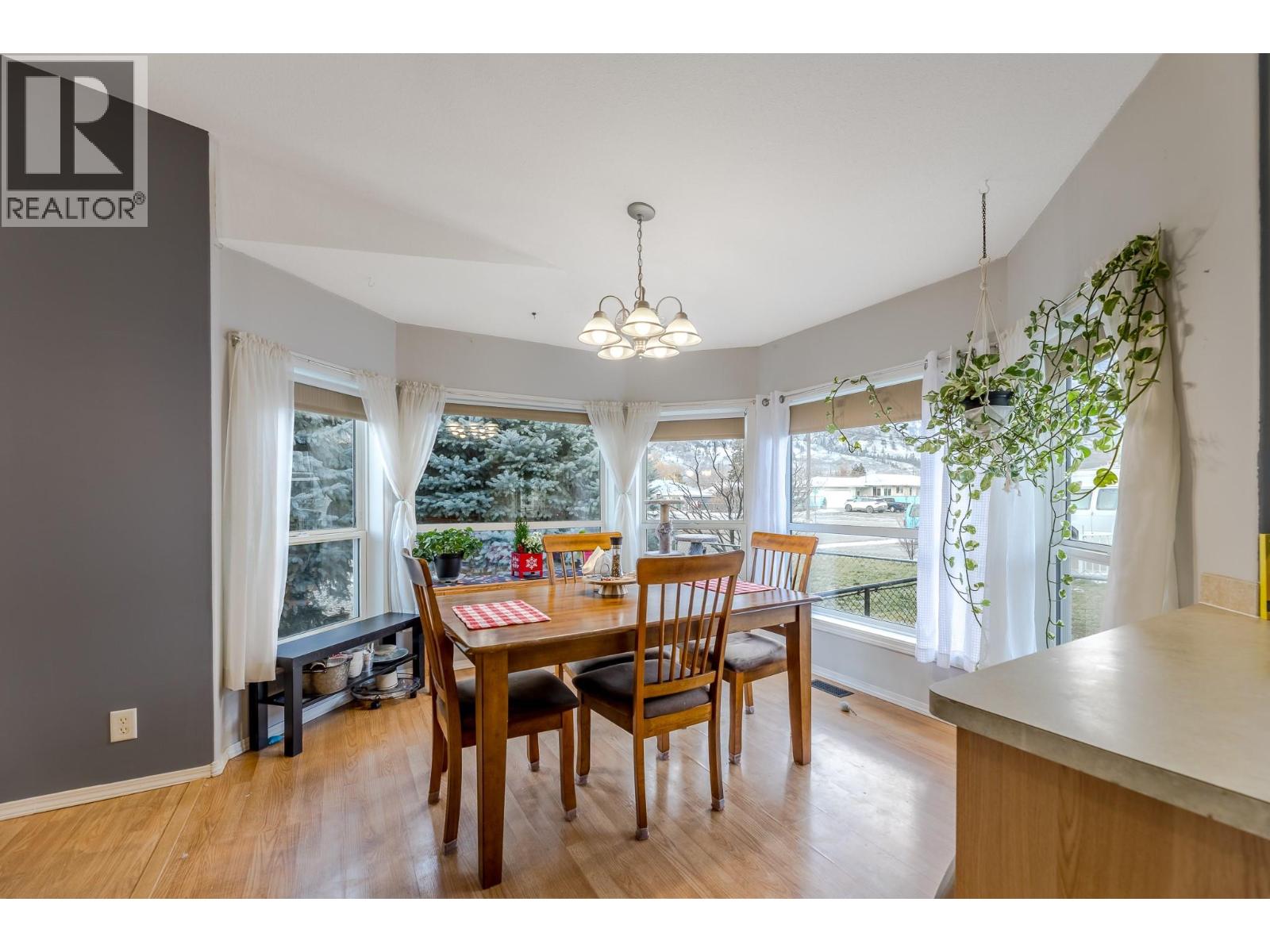 604 10th Avenue, Keremeos