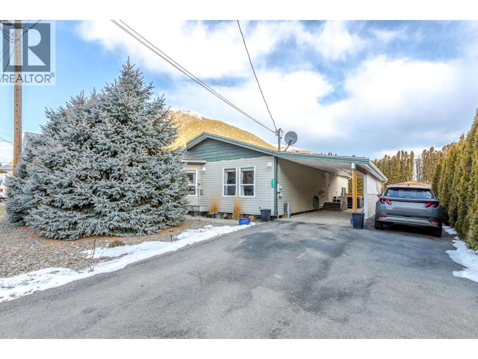 604 10th Avenue, Keremeos