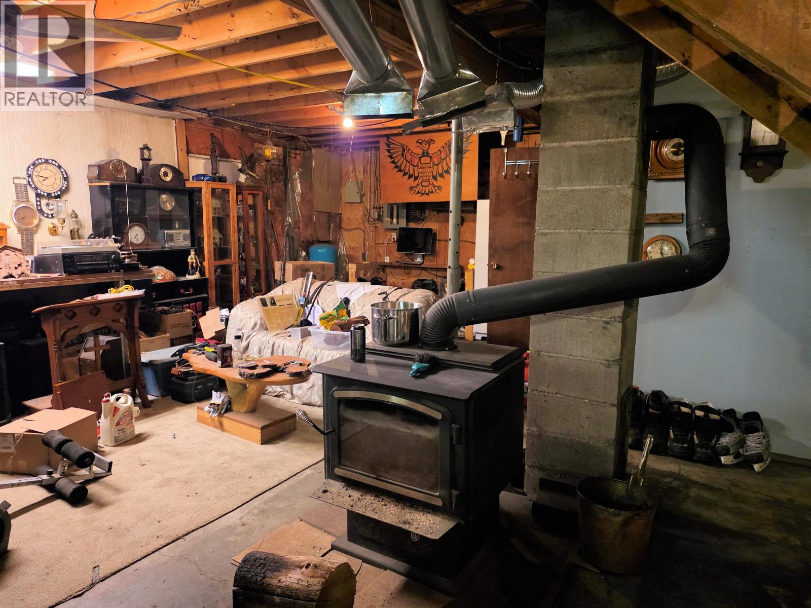 21881 TAYLOR AVENUE, Topley