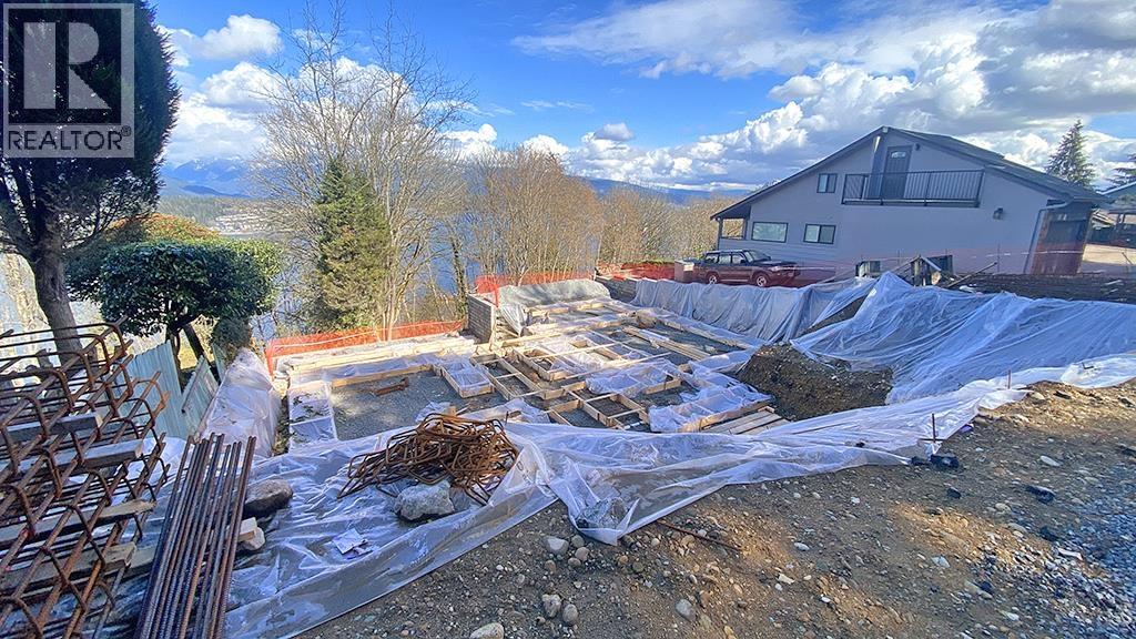 5645 HIGHFIELD DRIVE, Burnaby