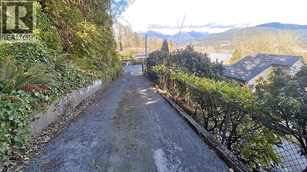 5645 HIGHFIELD DRIVE, Burnaby