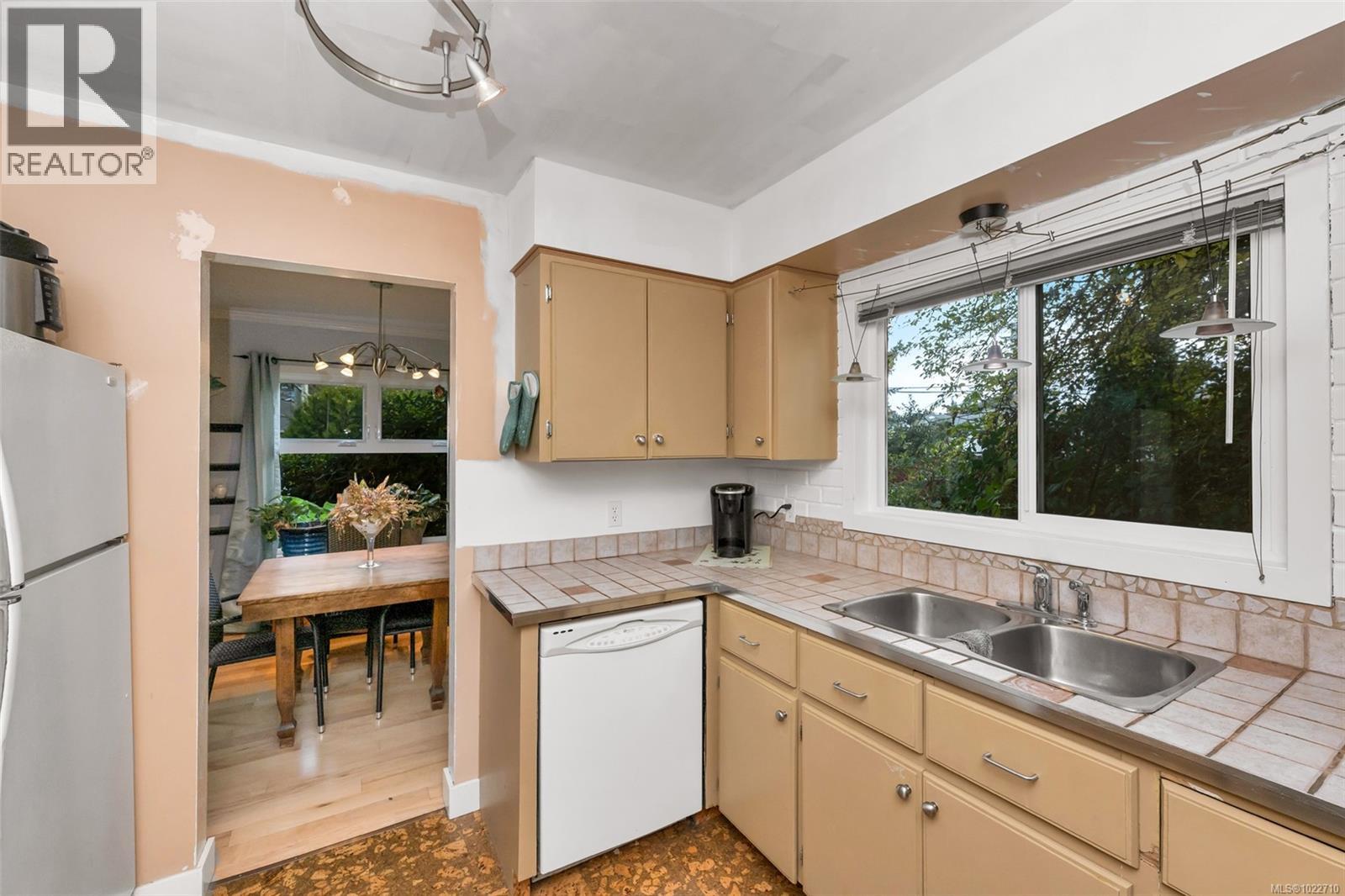 2700 Rainville Rd, Langford