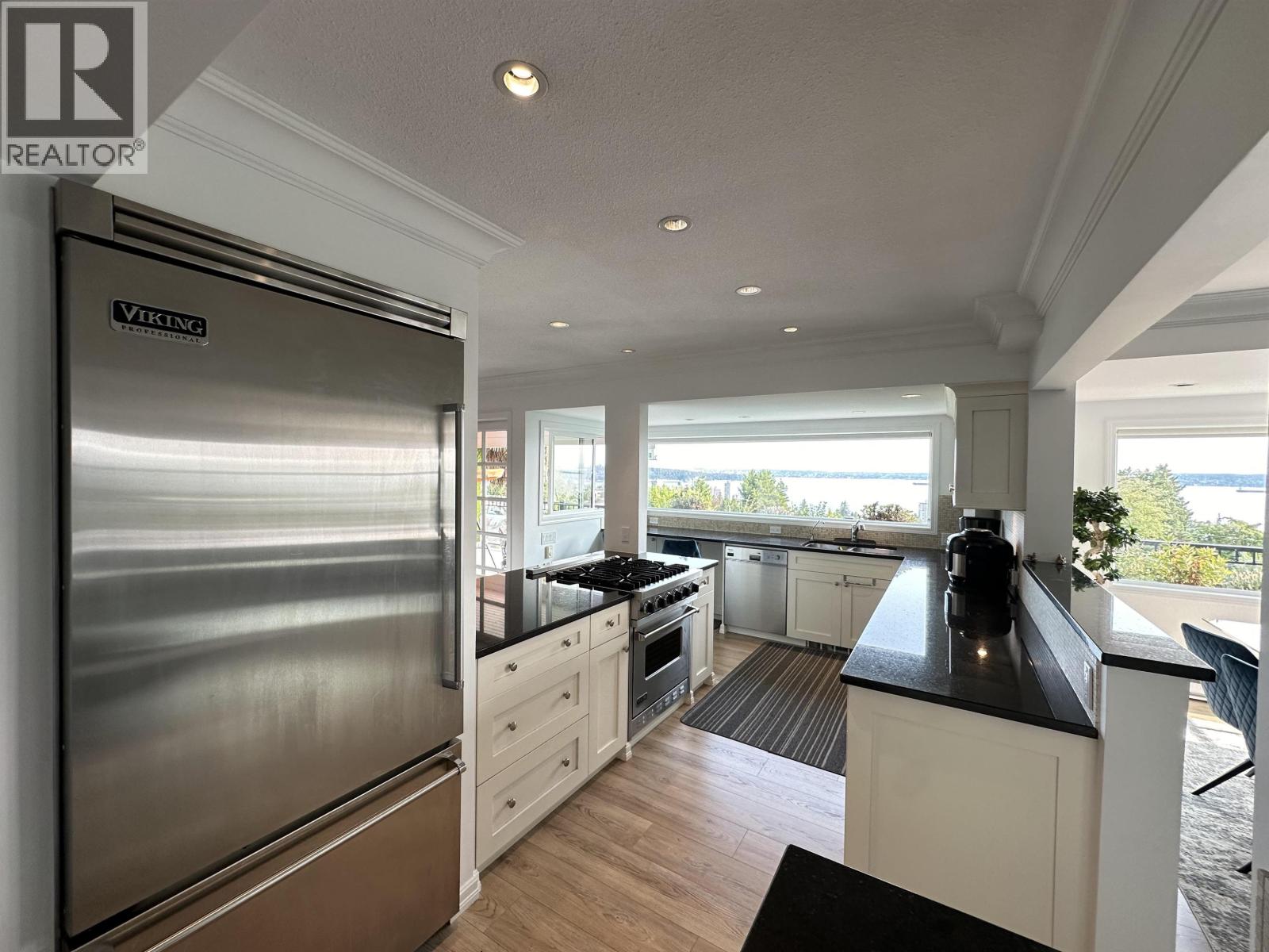 2390 PALMERSTON AVENUE, West Vancouver