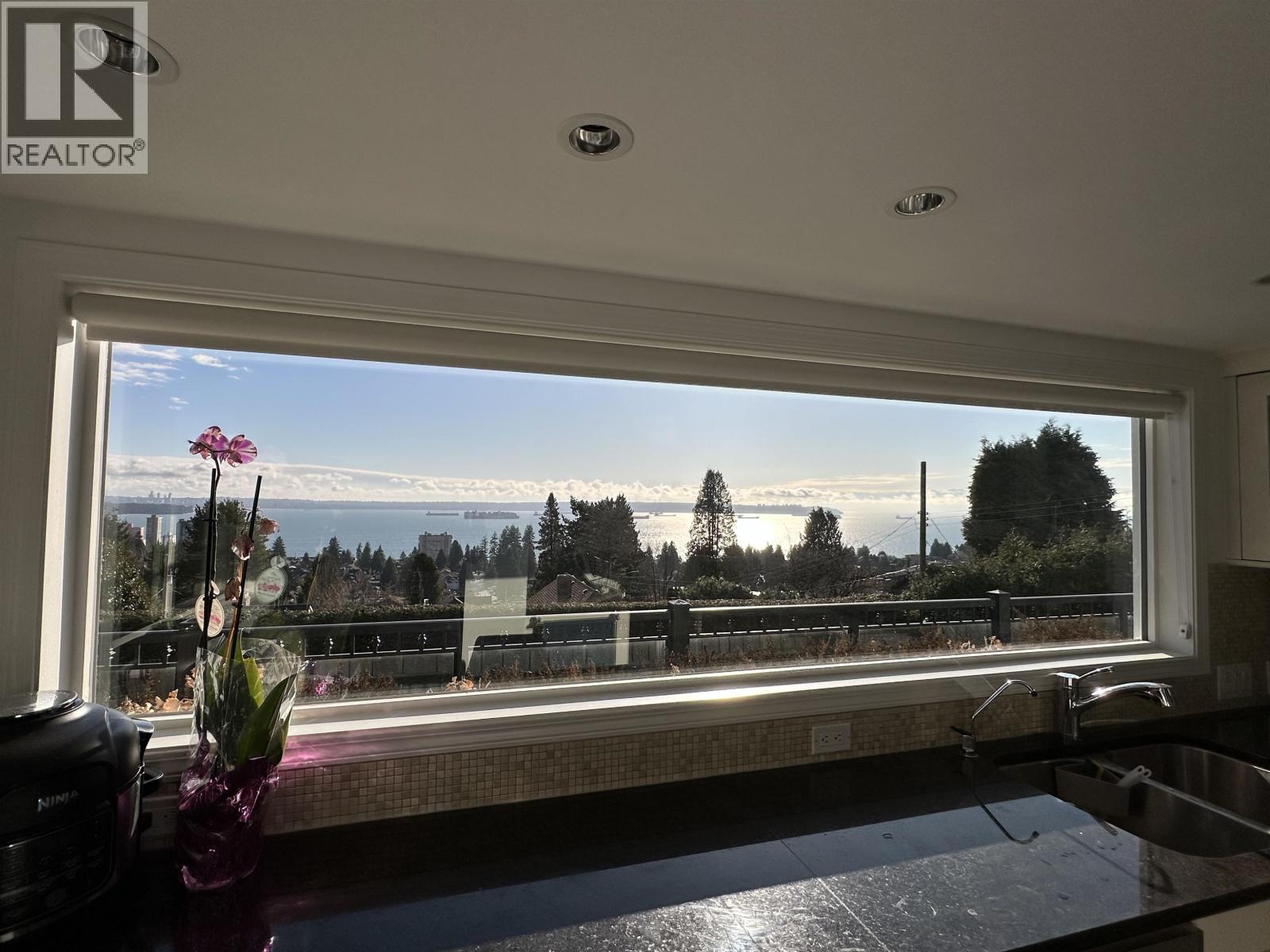 2390 PALMERSTON AVENUE, West Vancouver