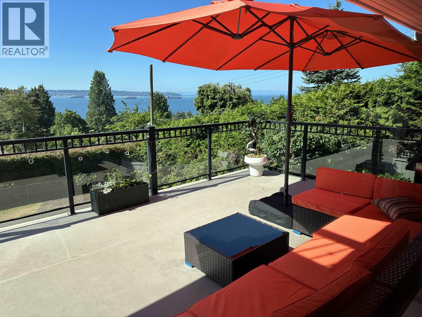 2390 PALMERSTON AVENUE, West Vancouver