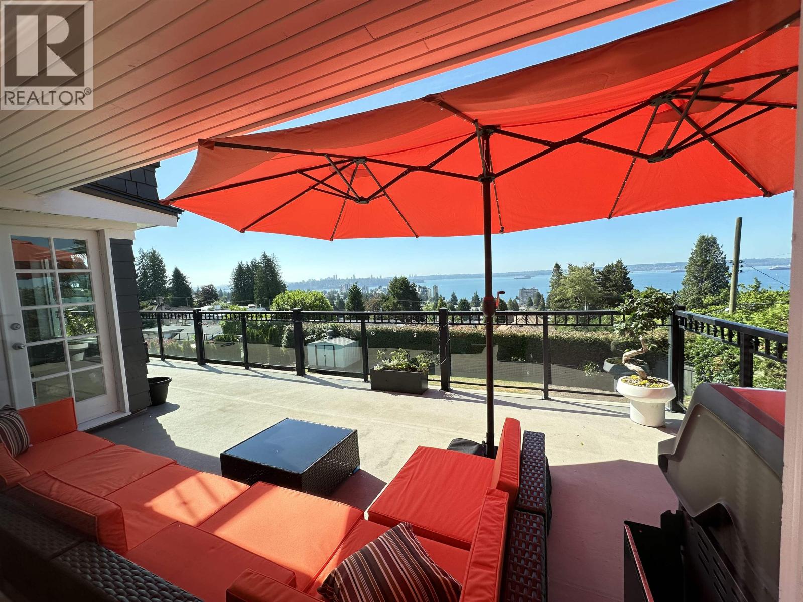 2390 PALMERSTON AVENUE, West Vancouver