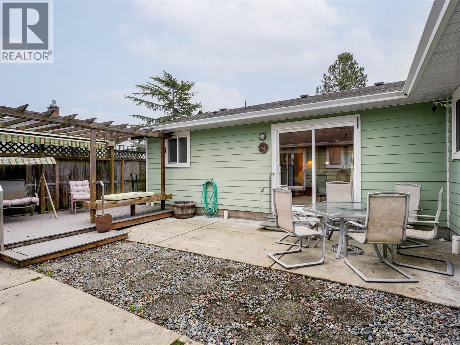 2087 James White Blvd, Sidney