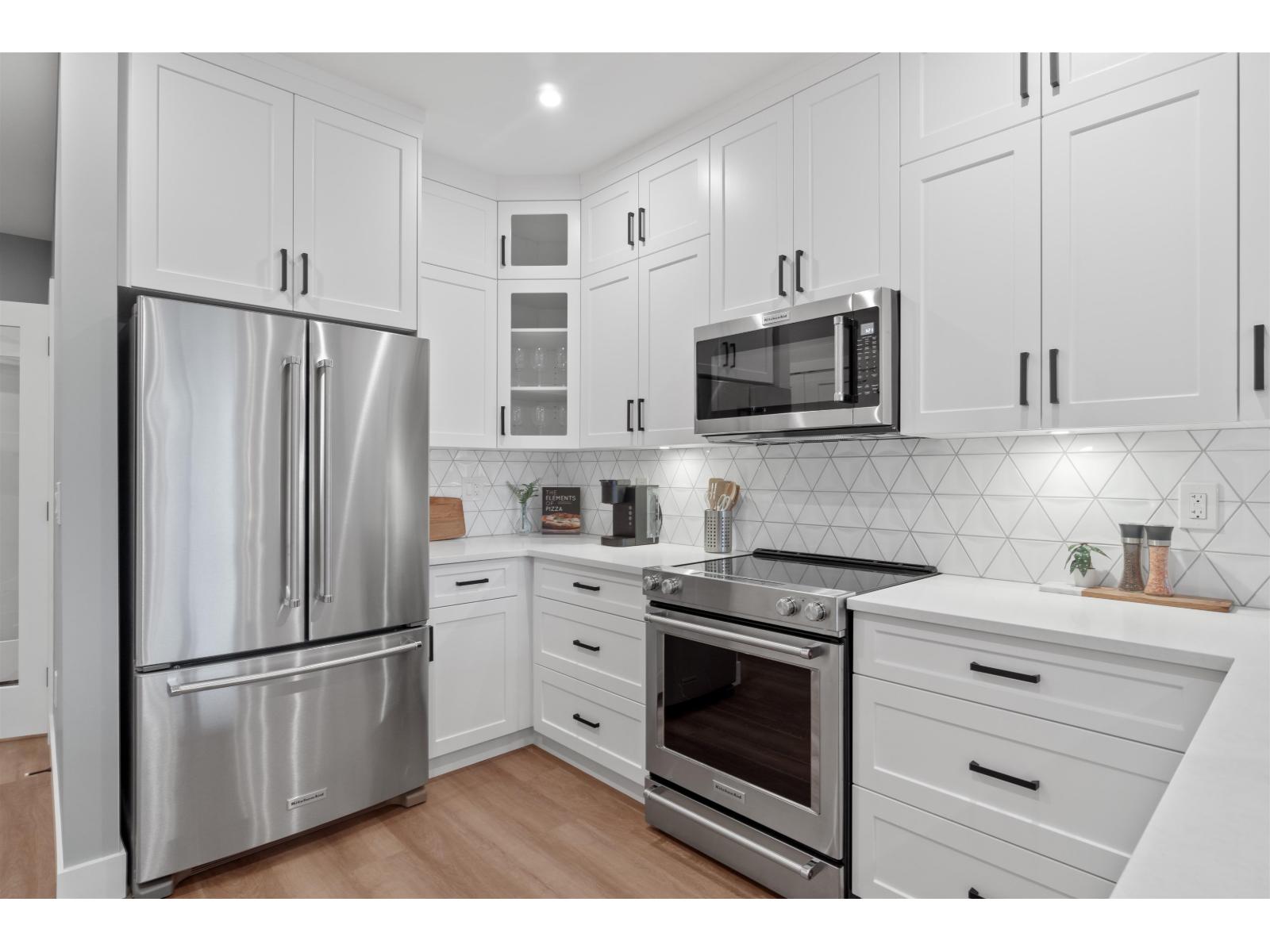 106 470 ESPLANADE AVENUE, Harrison Hot Springs, Harrison Hot Springs