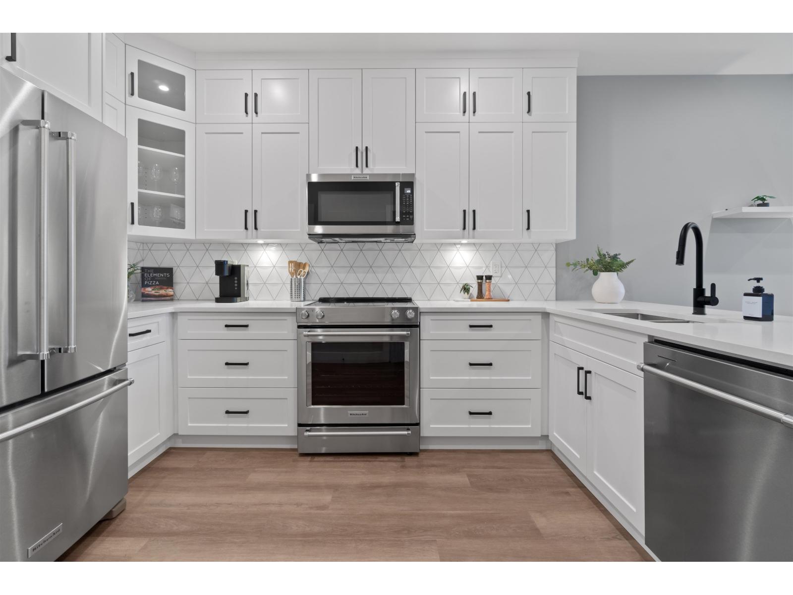 106 470 ESPLANADE AVENUE, Harrison Hot Springs, Harrison Hot Springs