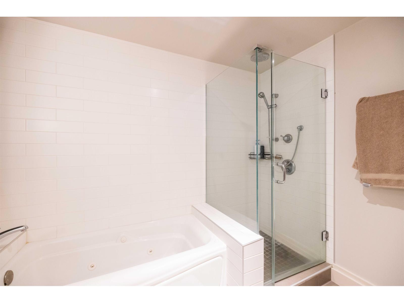 101 15097 MARINE DRIVE, White Rock