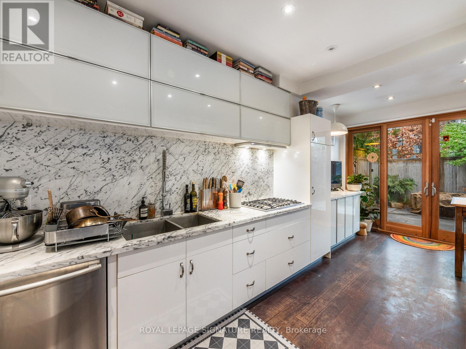 14 TRANBY AVENUE - 12