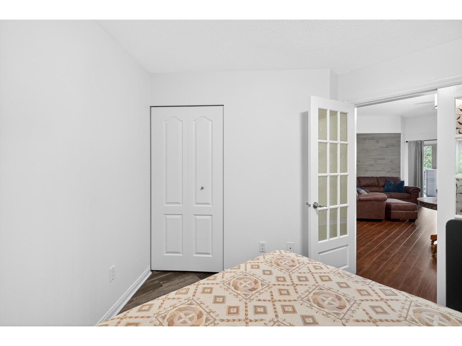 322 19528 FRASER HIGHWAY, Surrey