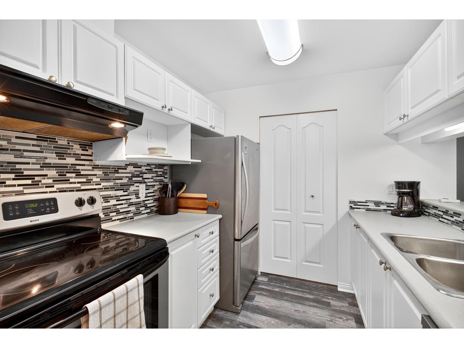 322 19528 FRASER HIGHWAY, Surrey