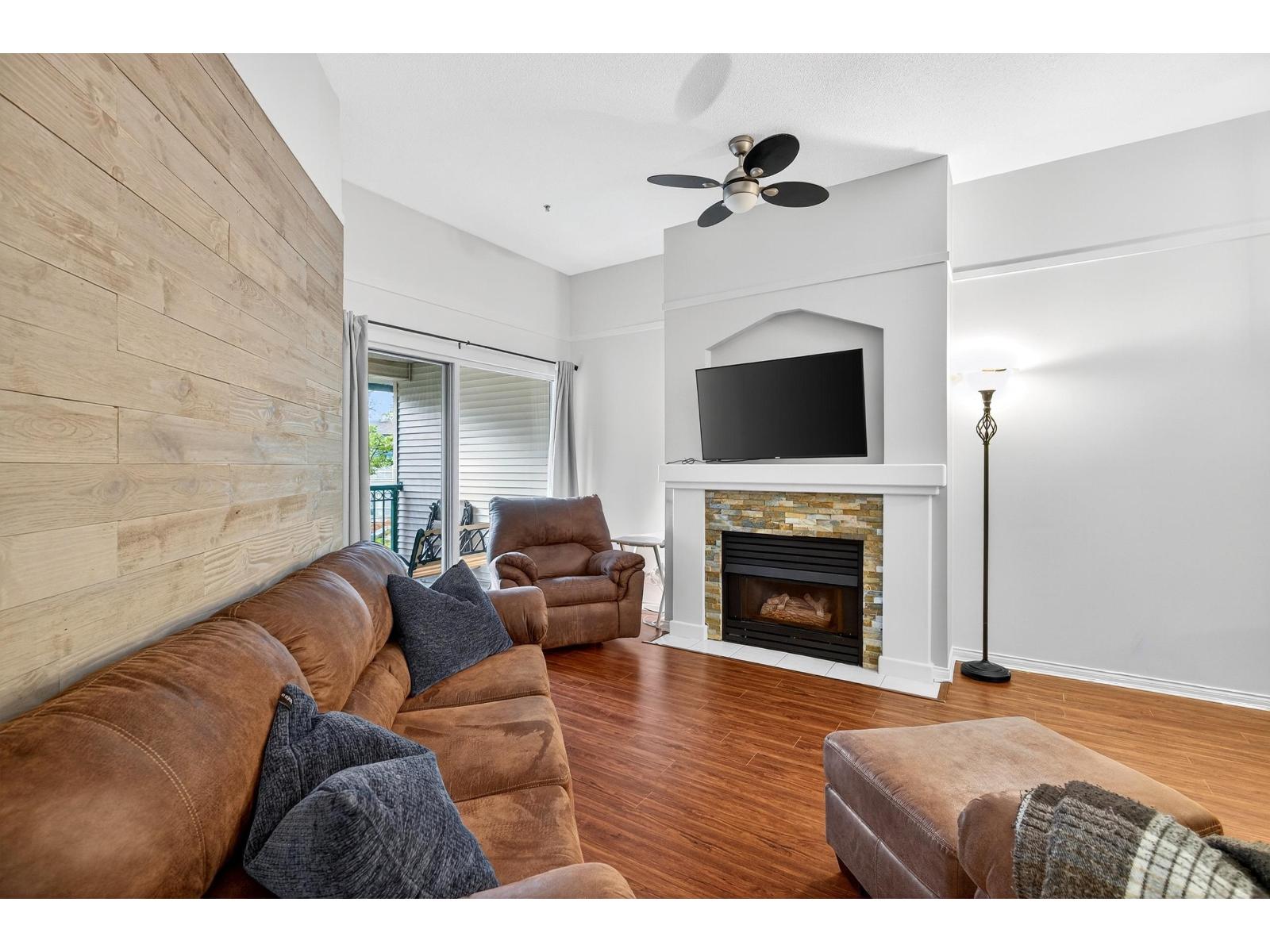 322 19528 FRASER HIGHWAY, Surrey