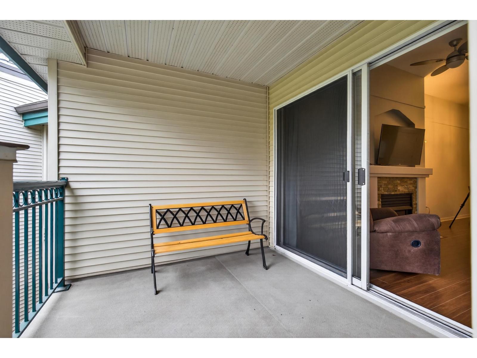 322 19528 FRASER HIGHWAY, Surrey