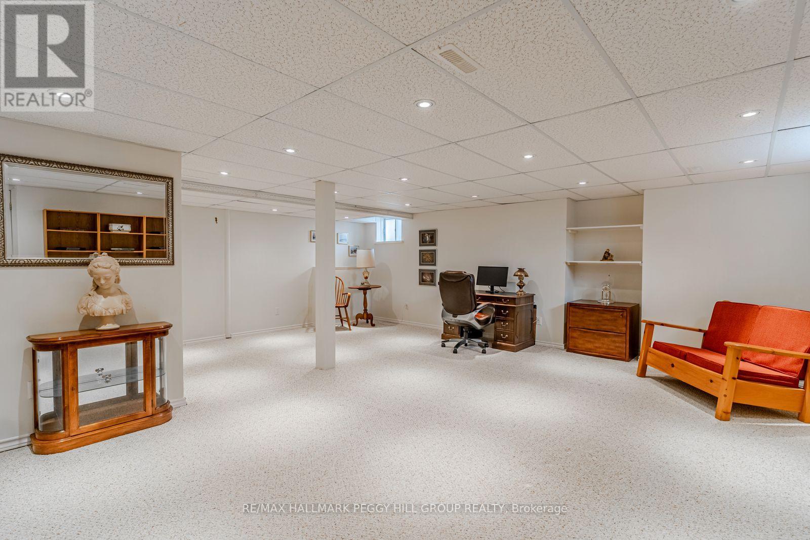 Single Family House Bungalow for Sale in  FERNDALE DRIVE N Barrie (Northwest) 