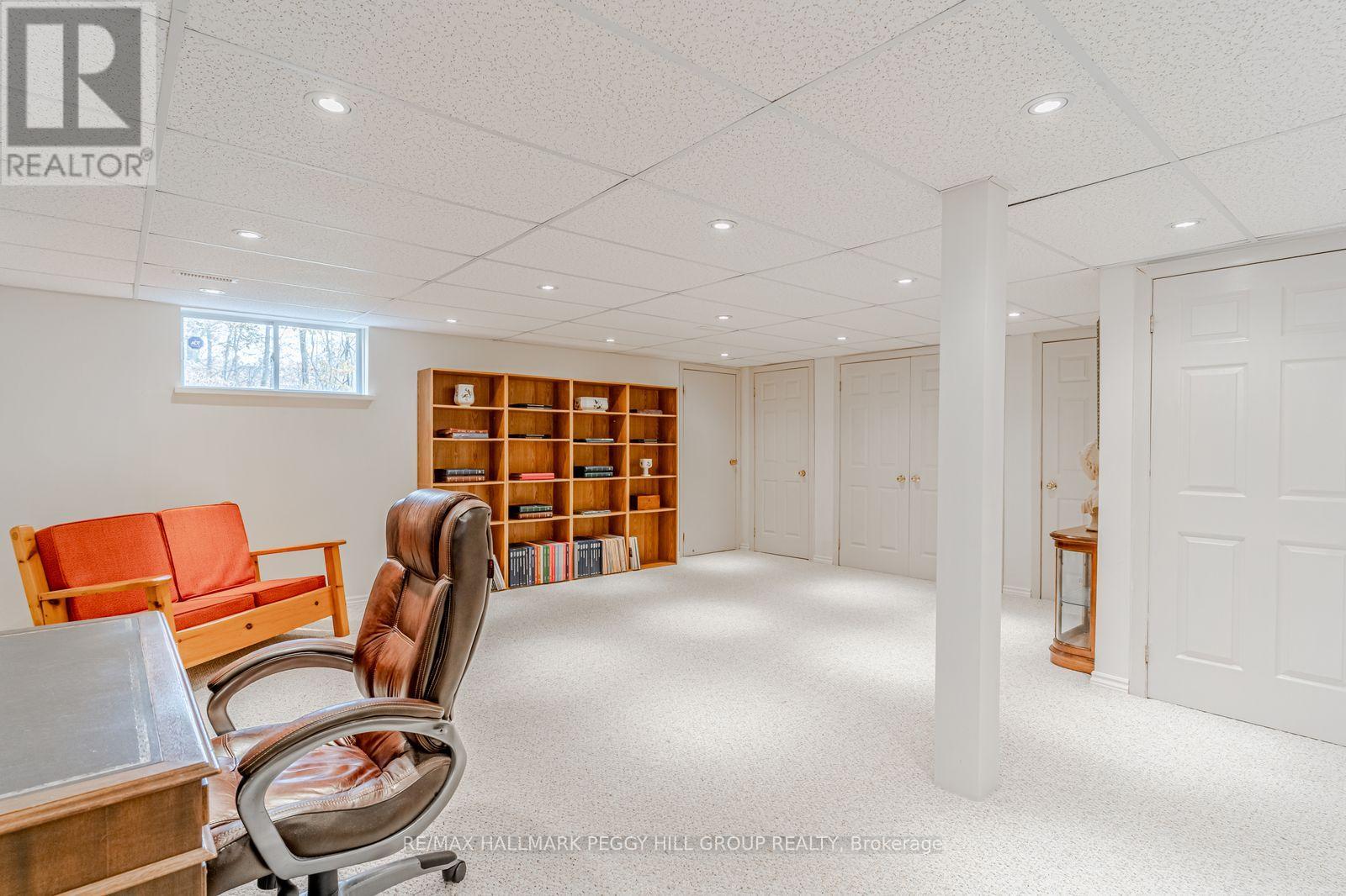 Single Family House Bungalow for Sale in  FERNDALE DRIVE N Barrie (Northwest) 