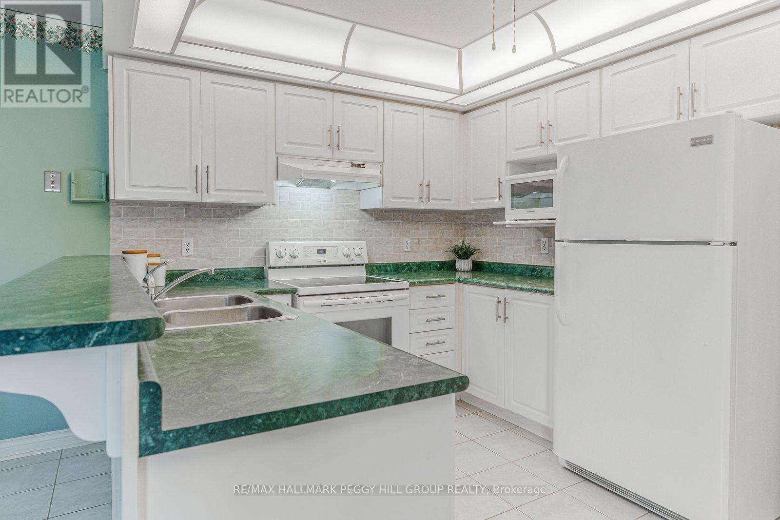 Single Family House Bungalow for Sale in  FERNDALE DRIVE N Barrie (Northwest) 