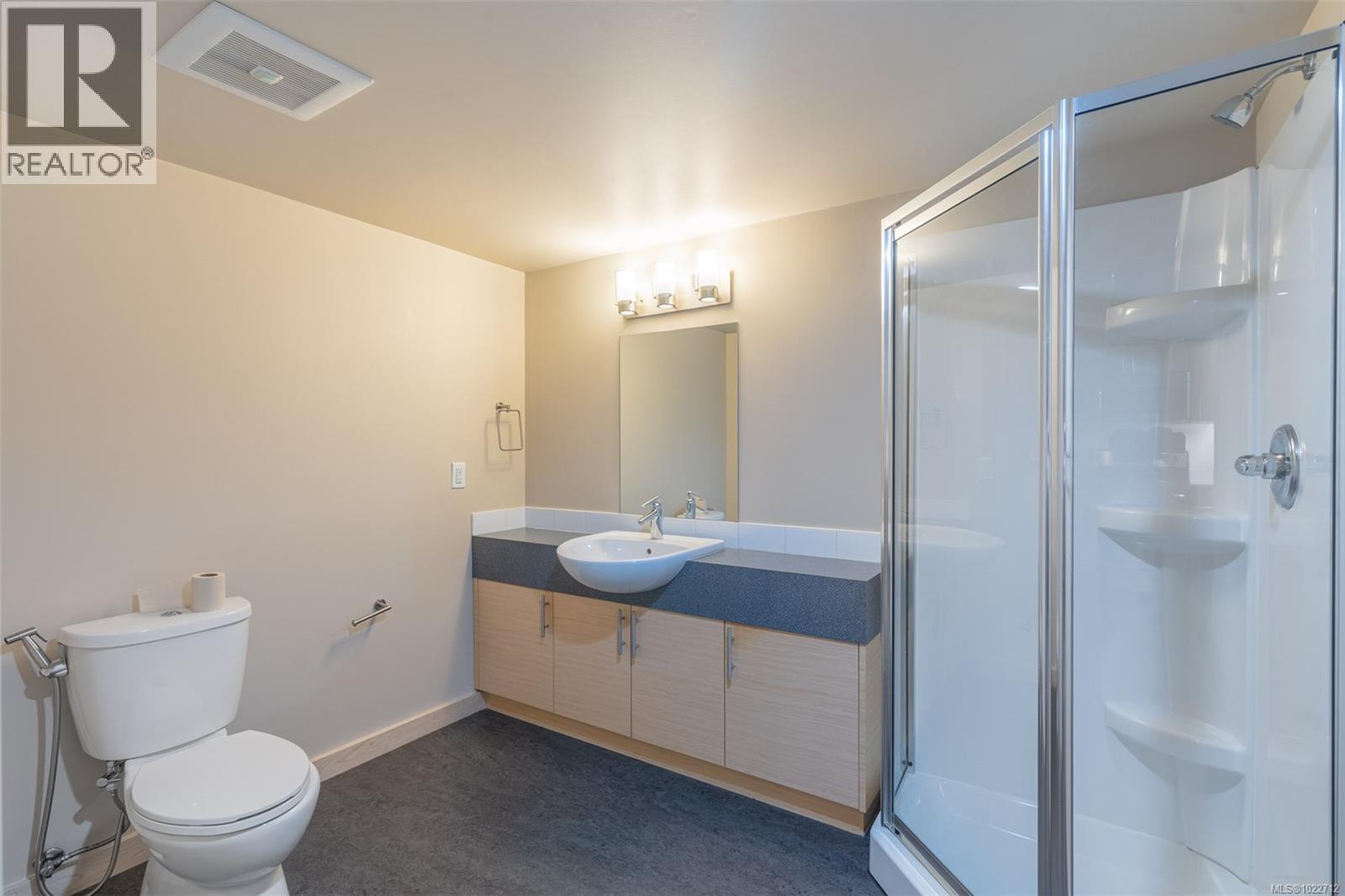 405 787 Tyee Rd, Victoria