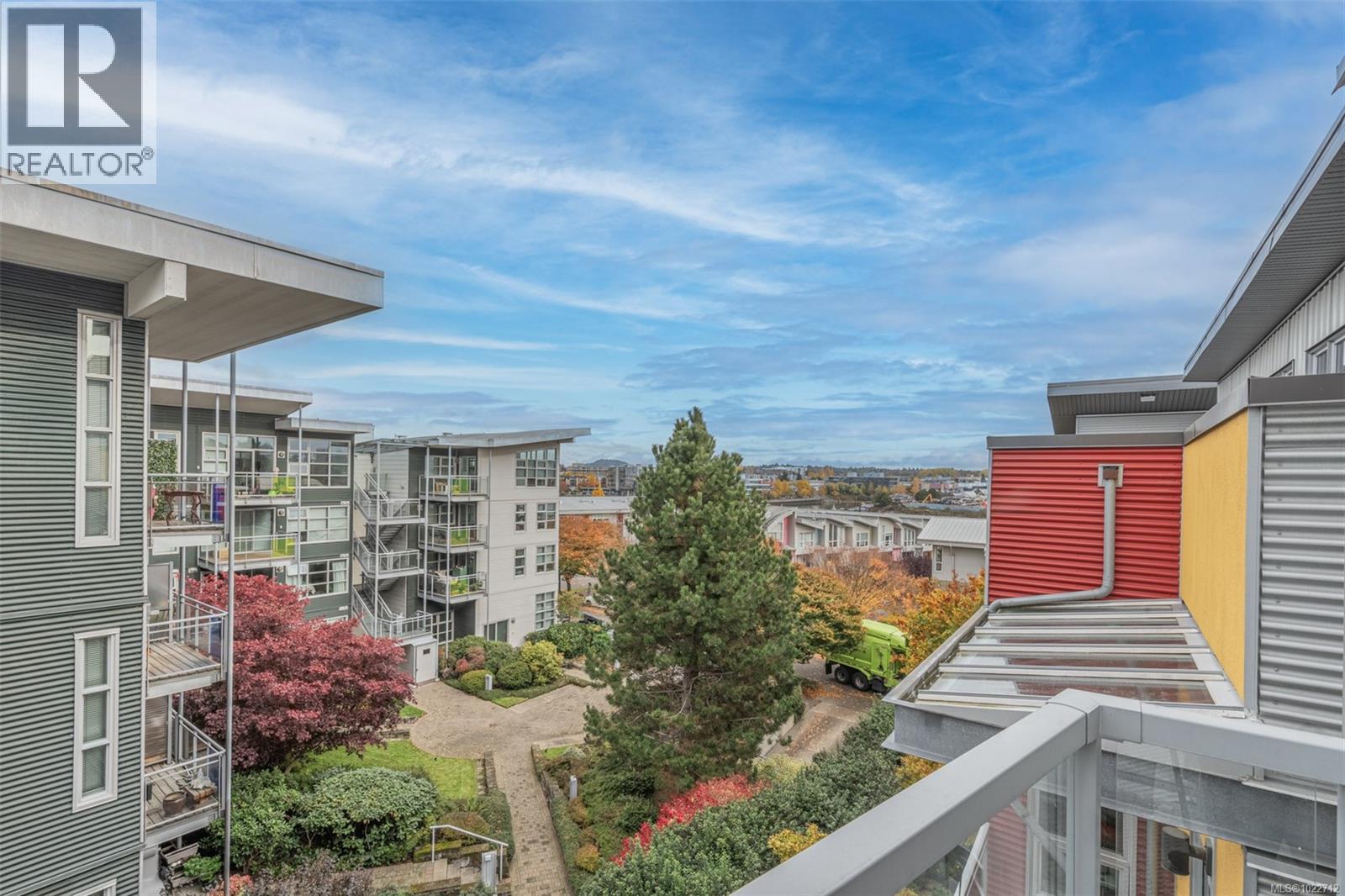 405 787 Tyee Rd, Victoria