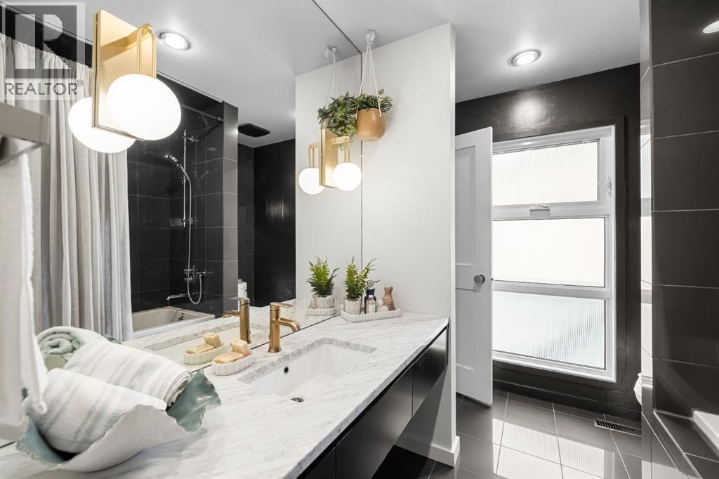 Single Family House Bi-level for Sale in  Dalkeith Hill NW Dalhousie Calgary 