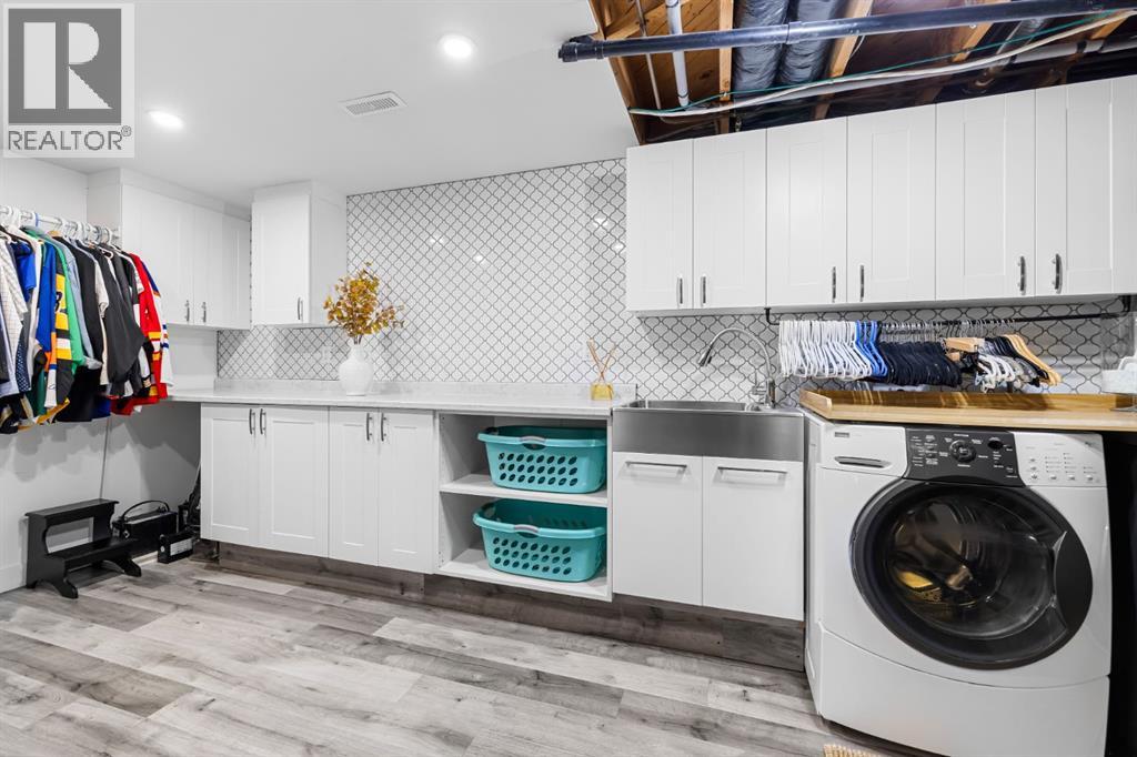 Single Family House Bi-level for Sale in  Dalkeith Hill NW Dalhousie Calgary 