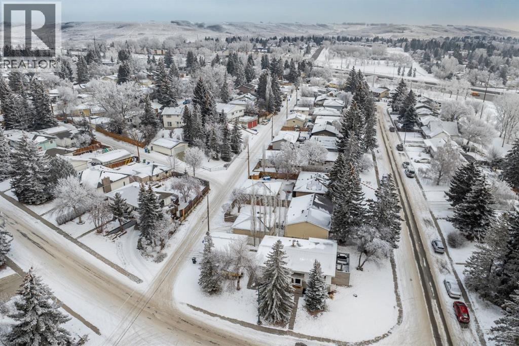 Single Family House Bi-level for Sale in  Dalkeith Hill NW Dalhousie Calgary 