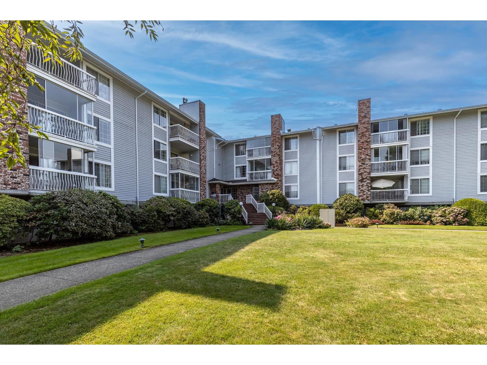 221 5379 205 STREET, Langley