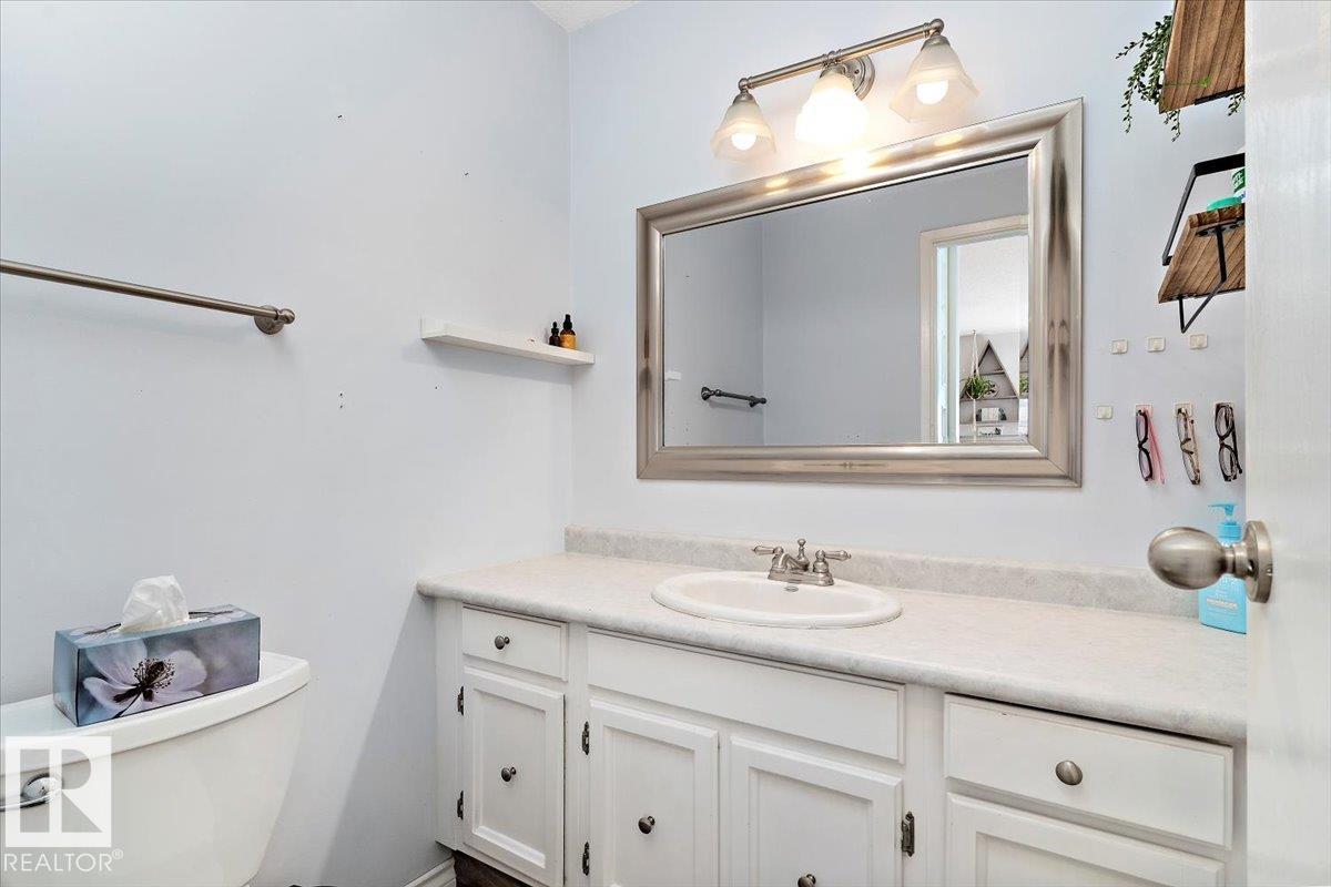 8 BEAVERHILL DR, Tofield