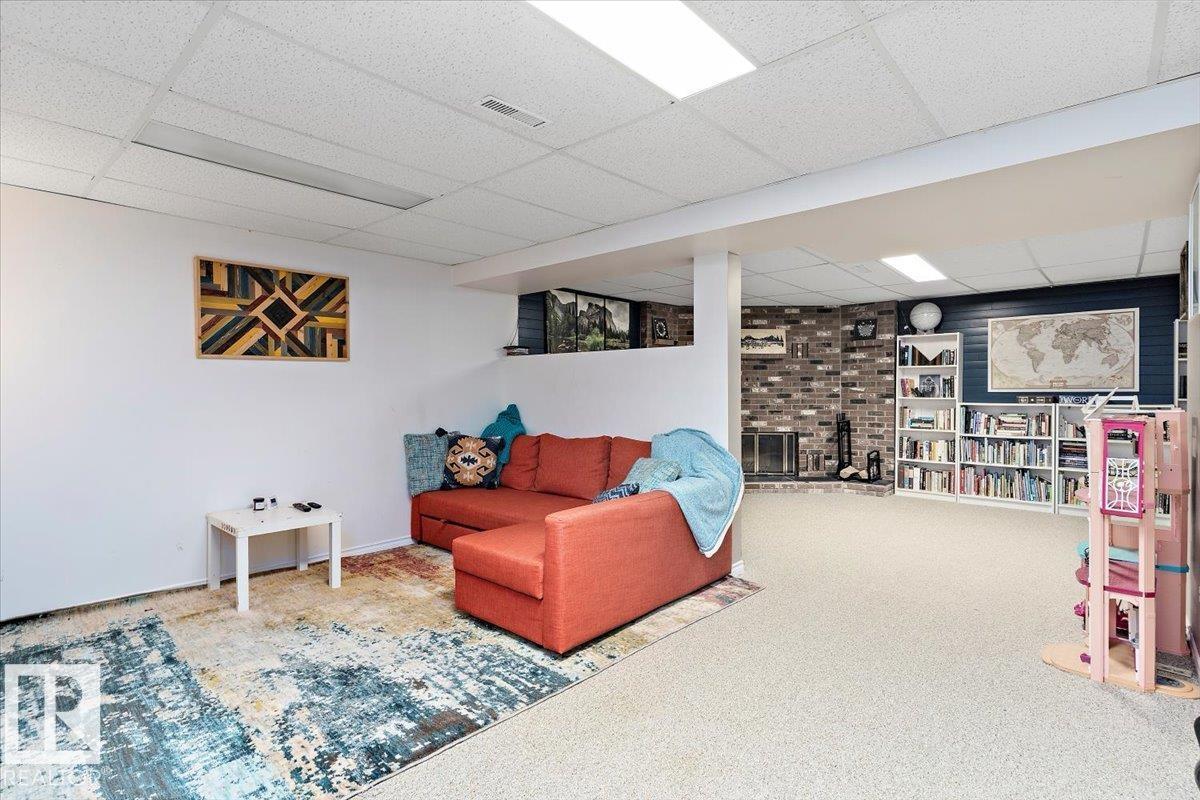 8 BEAVERHILL DR, Tofield