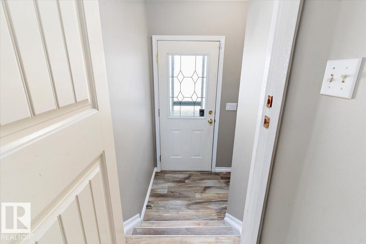 8 BEAVERHILL DR, Tofield