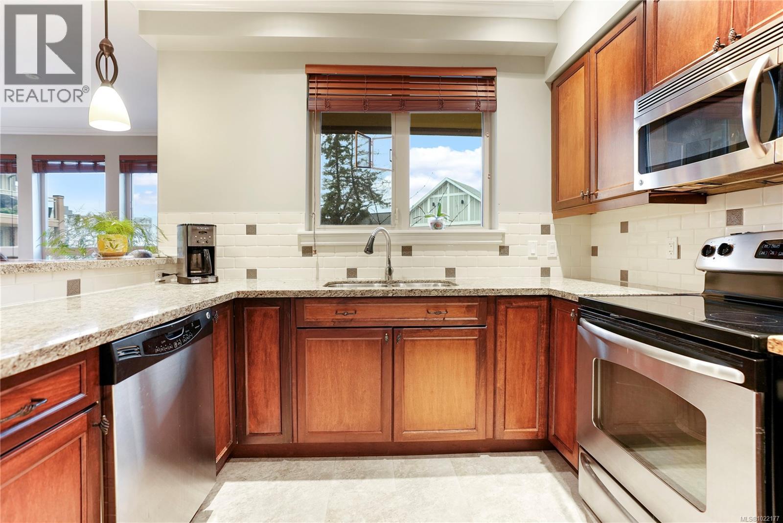 214 755 Goldstream Ave, Langford