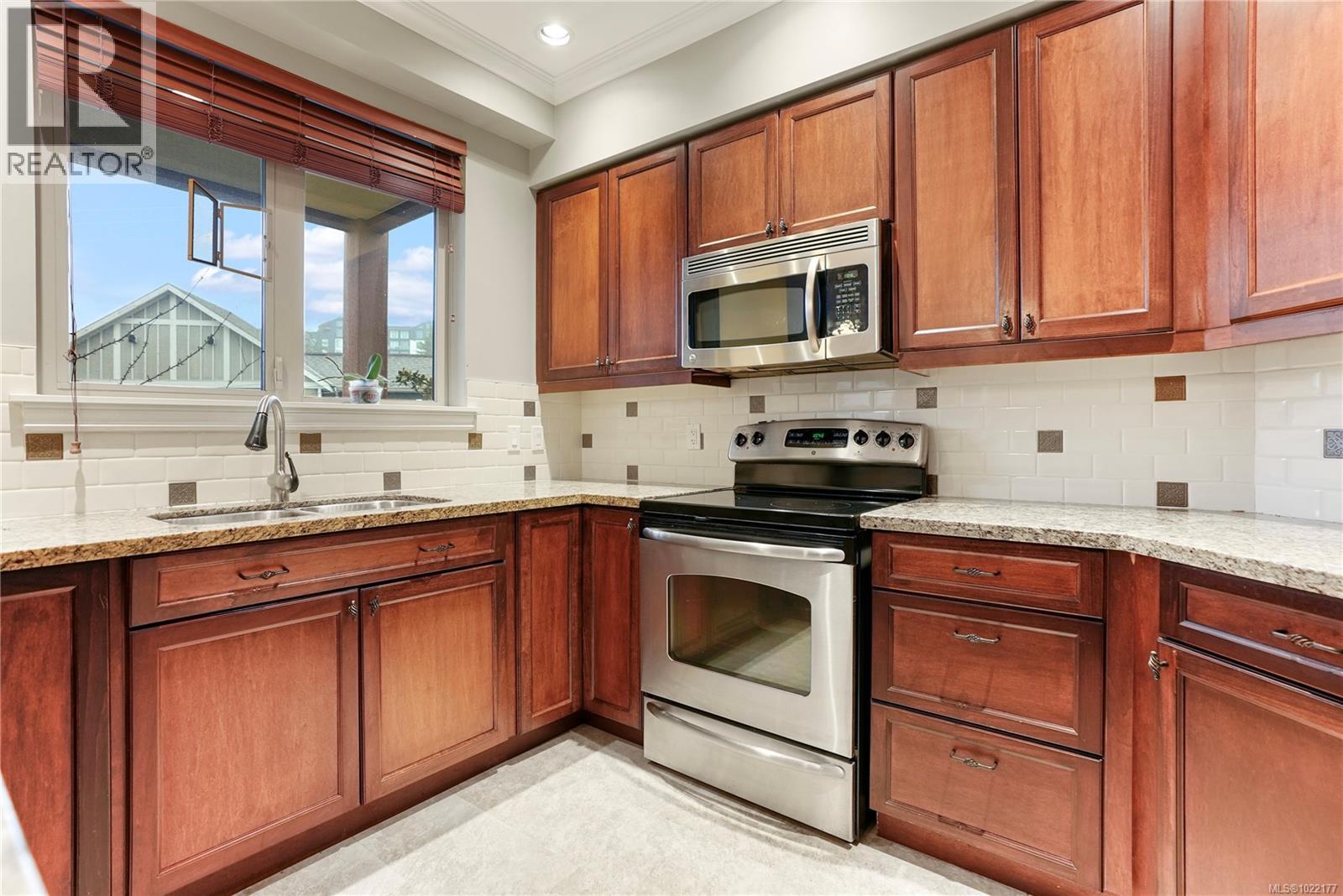 214 755 Goldstream Ave, Langford