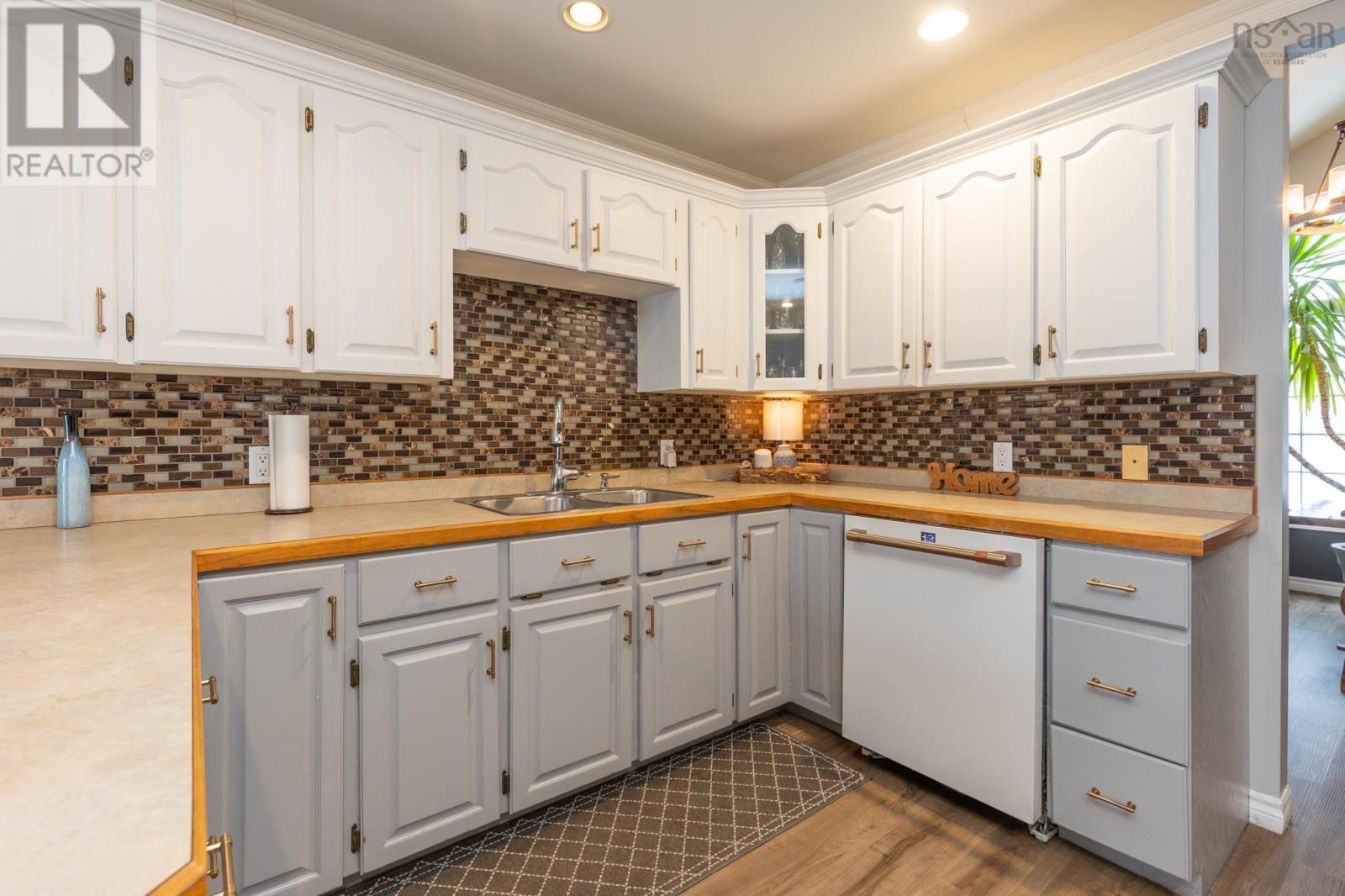 Property 38 of 44 of 53 Colonial Avenue