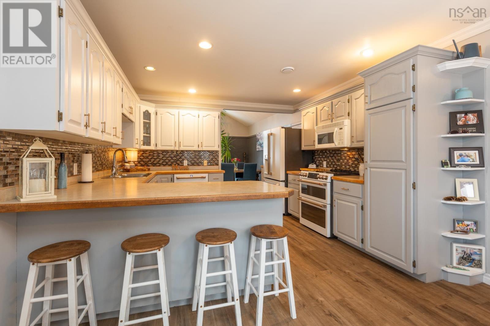 Property 32 of 44 of 53 Colonial Avenue