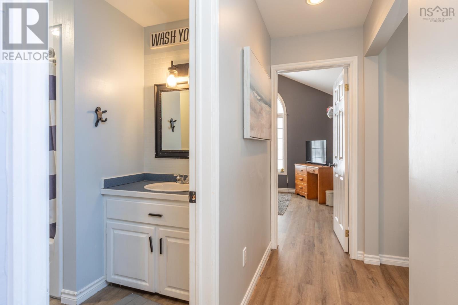 Property 16 of 44 of 53 Colonial Avenue