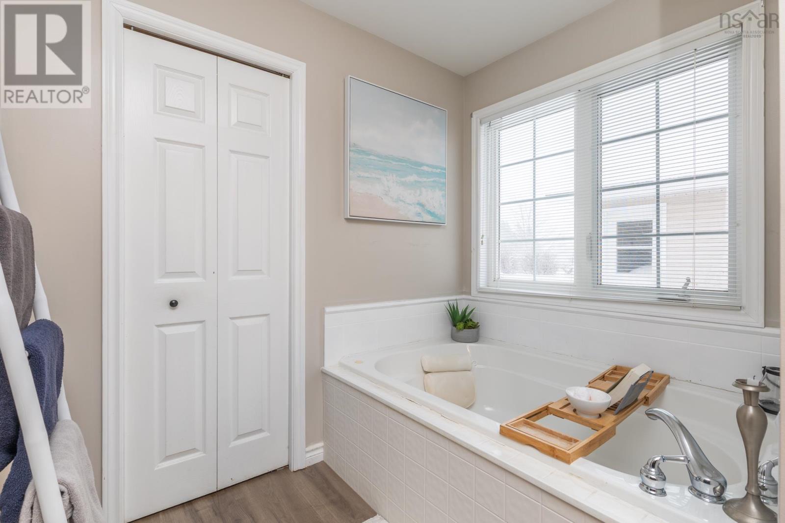 Property 27 of 44 of 53 Colonial Avenue