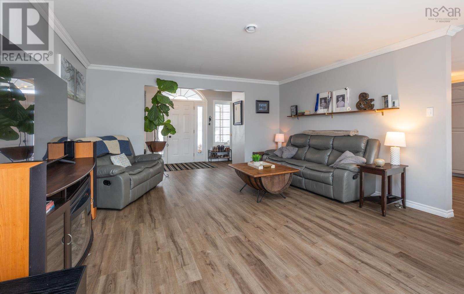 Property 36 of 44 of 53 Colonial Avenue