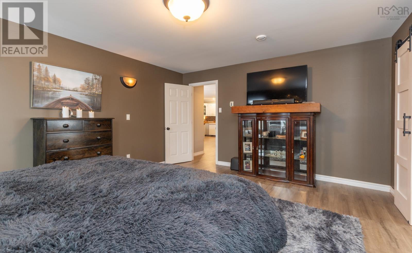 Property 6 of 44 of 53 Colonial Avenue