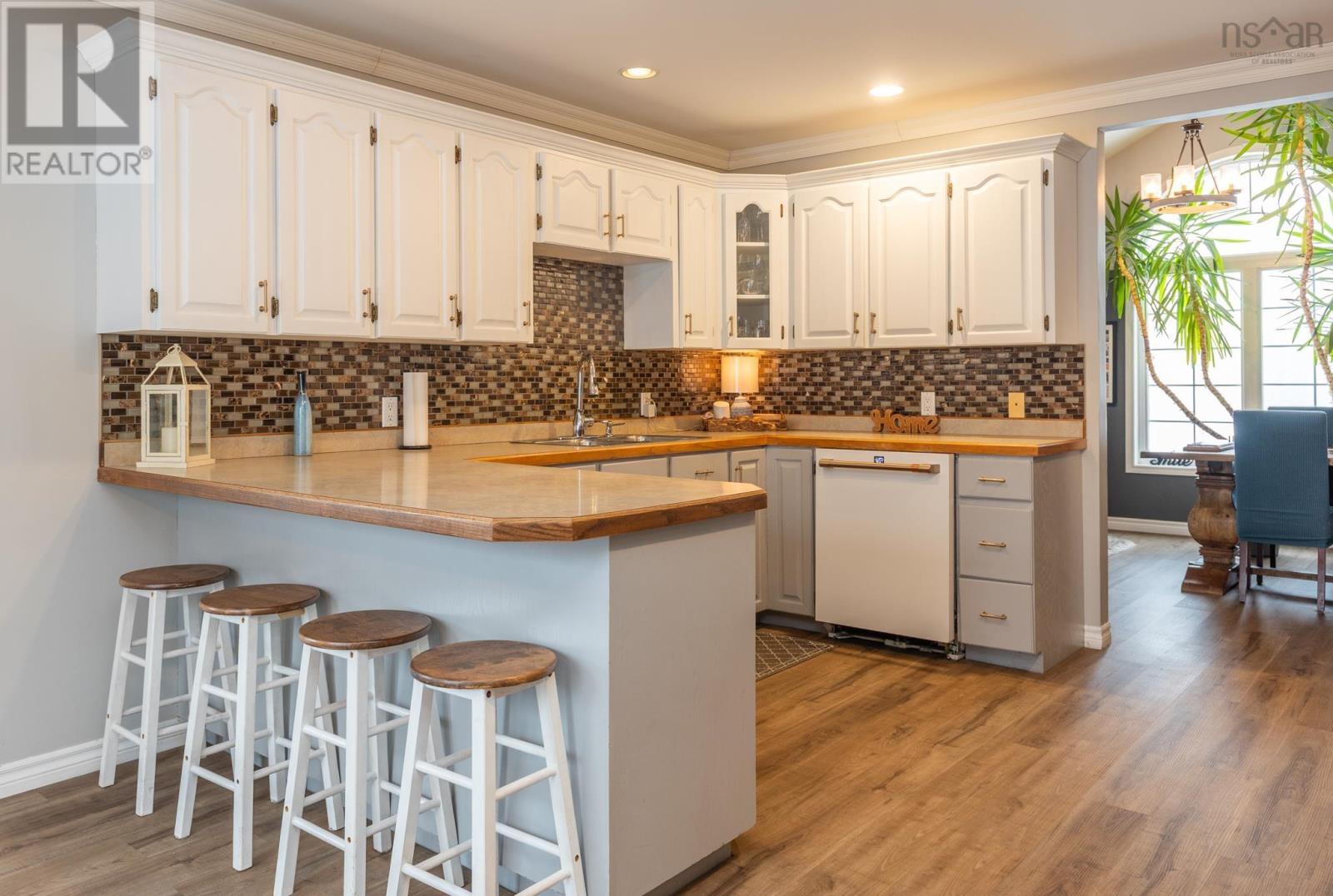 Property 2 of 44 of 53 Colonial Avenue