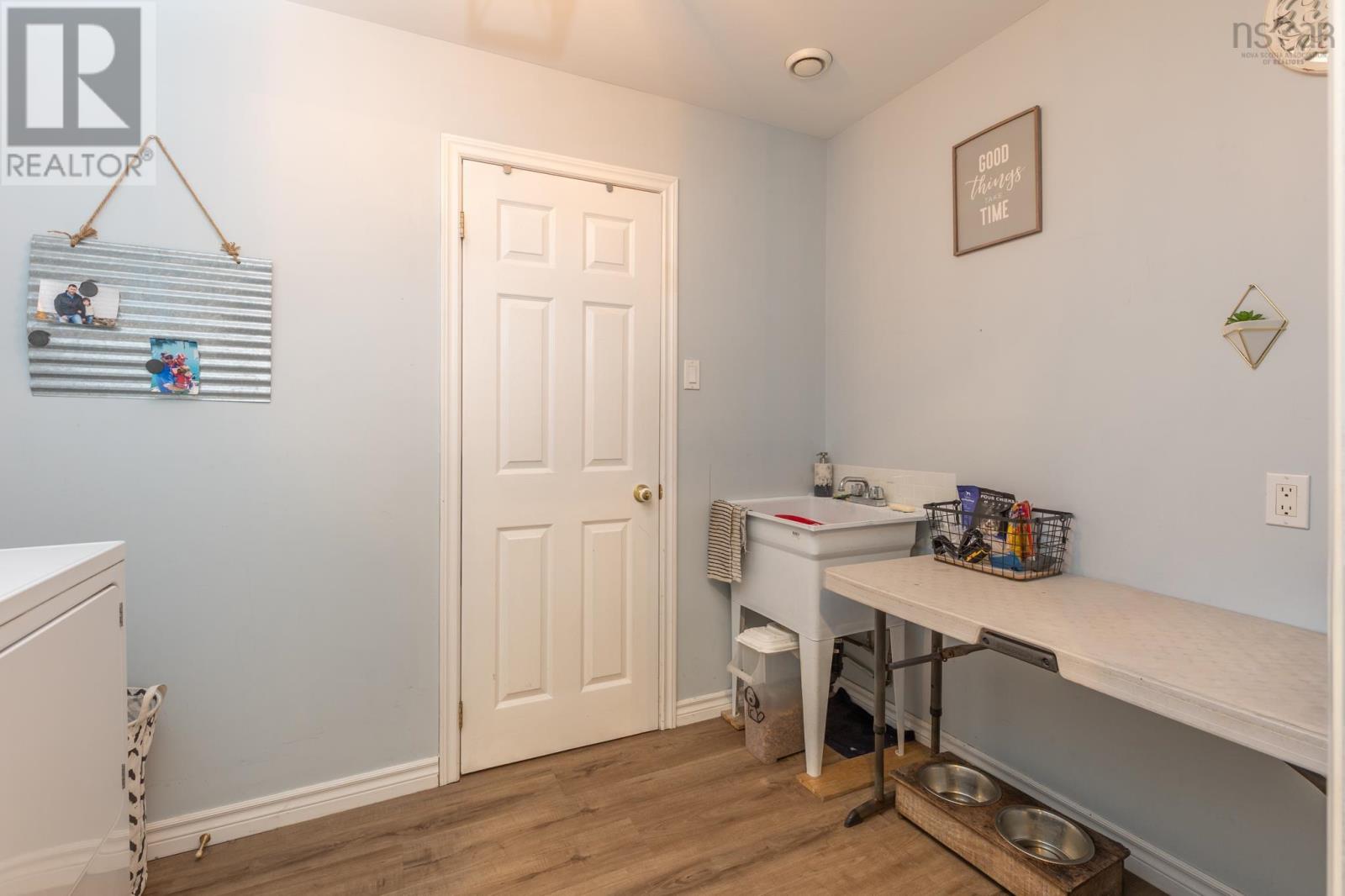 Property 24 of 44 of 53 Colonial Avenue