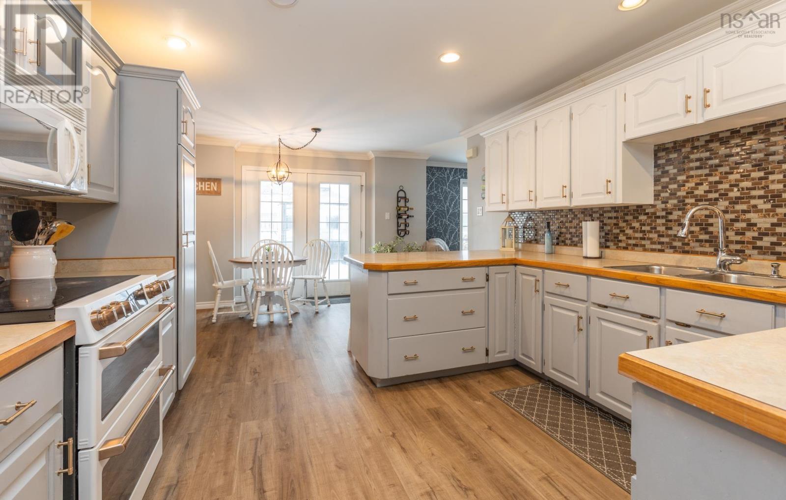 Property 42 of 44 of 53 Colonial Avenue