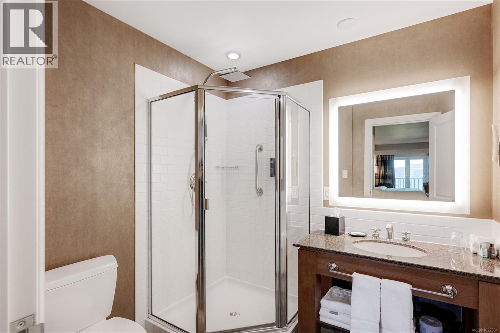 335/337 C 1999 Country Club Way, Langford