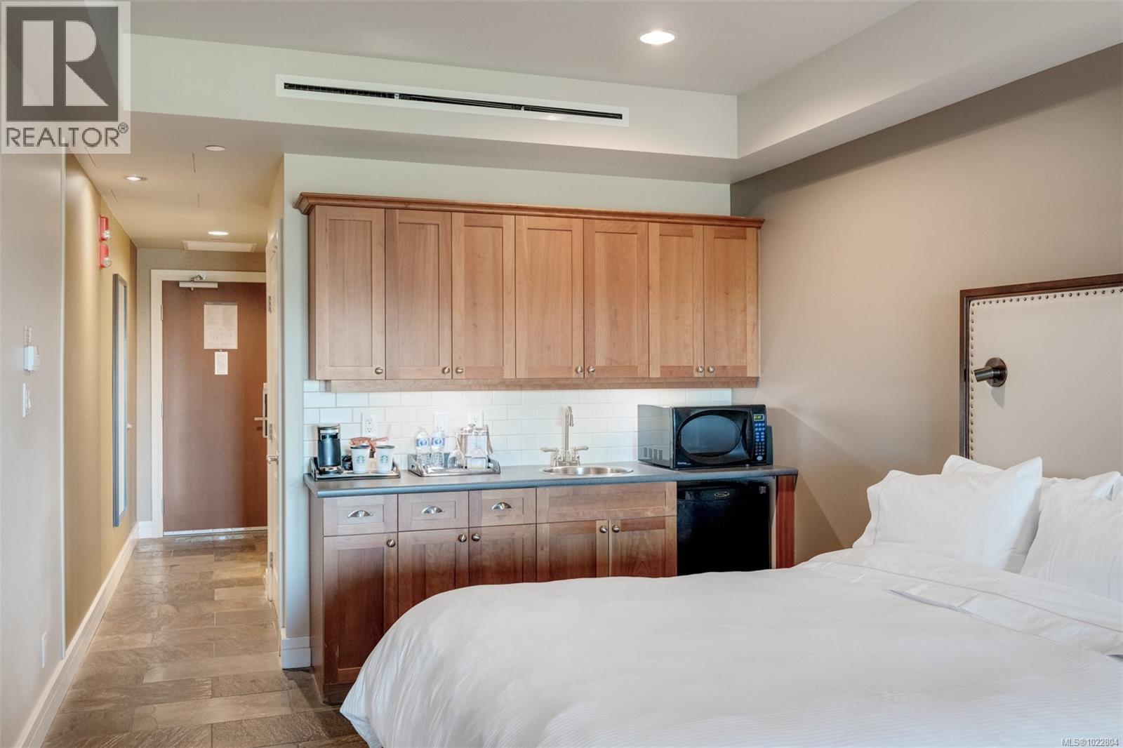 335/337 C 1999 Country Club Way, Langford