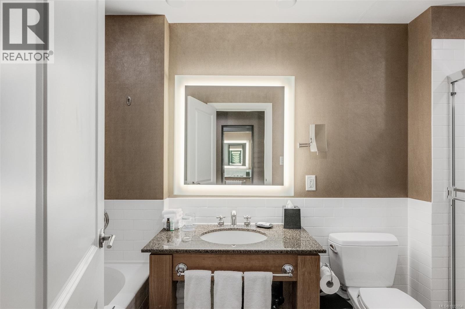 335/337 C 1999 Country Club Way, Langford