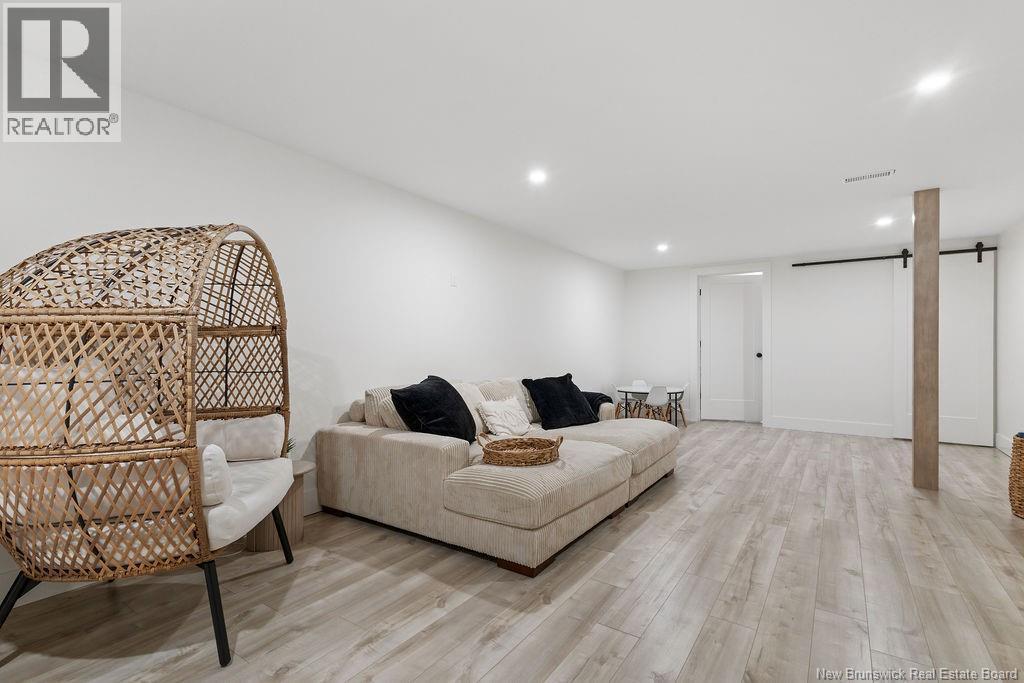 18 GOLDEN HAWK DRIVE - 29