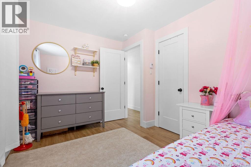 18 GOLDEN HAWK DRIVE - 25