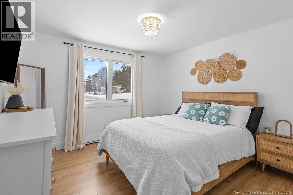 18 GOLDEN HAWK DRIVE - 20